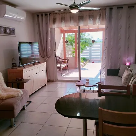 Nissi Area,ground Floor Flat, Free Internet アパート