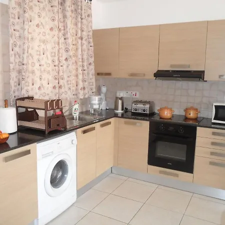 アパート Nissi Area,ground Floor Flat, Free Internet *