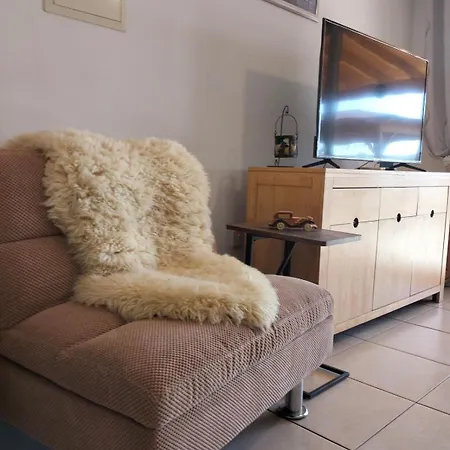 Nissi Area,ground Floor Flat, Free Internet Apartment *