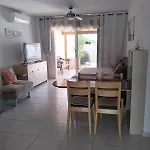 アパート Nissi Area,ground Floor Flat, Free Internet *