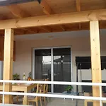 Nissi Area,ground Floor Flat, Free Internet * アヤナパ