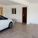 Nissi Area,ground Floor Flat, Free Internet * アヤナパ
