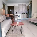 Nissi Area,ground Floor Flat, Free Internet アヤナパ