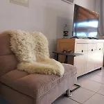 Nissi Area,ground Floor Flat, Free Internet アパート *