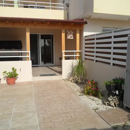 Nissi Area,ground Floor Flat, Free Internet 公寓 *