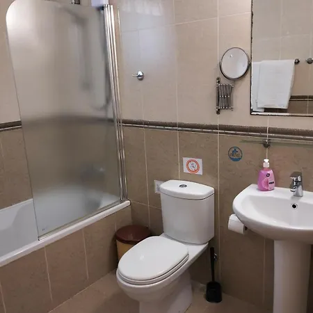 Nissi Area,ground Floor Flat, Free Internet شقة أيا نابا