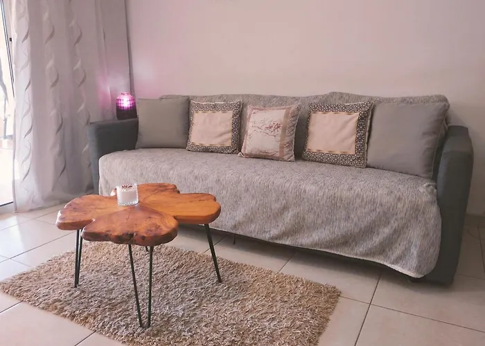 Nissi Area,ground Floor Flat, Free Internet 아파트 *