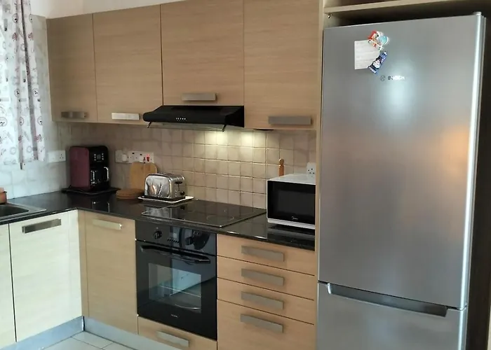 Nissi Area,ground Floor Flat, Free Internet 아파트