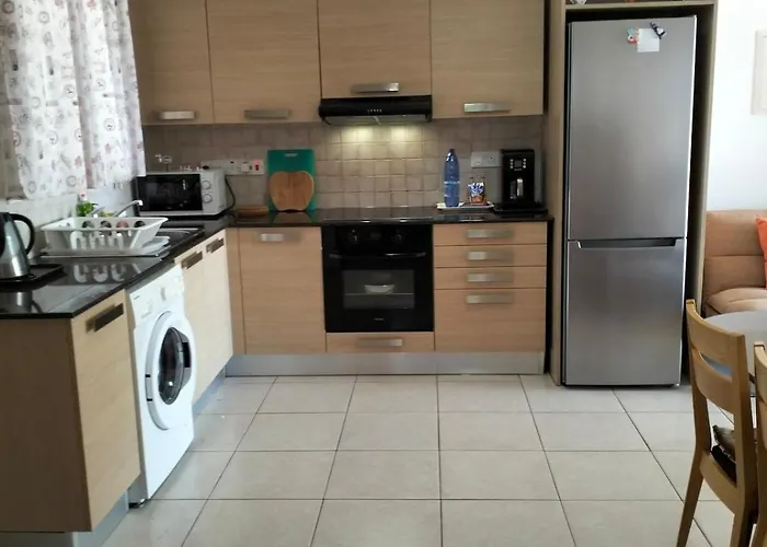 Nissi Area,ground Floor Flat, Free Internet 아파트 아이아 나파