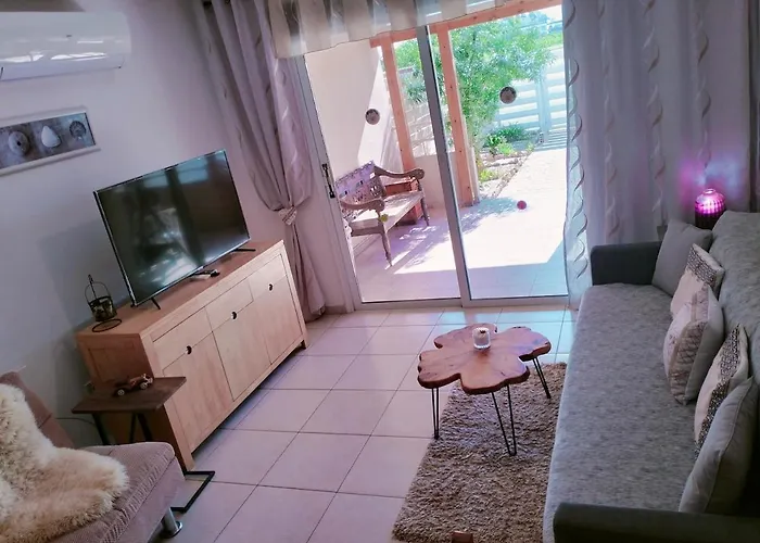 Nissi Area,ground Floor Flat, Free Internet *