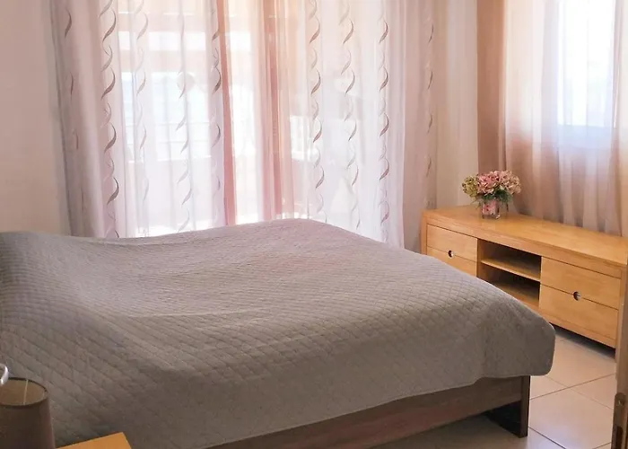 Lejlighed Nissi Area,ground Floor Flat, Free Internet