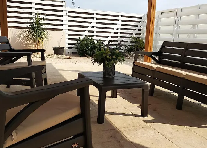 Nissi Area,ground Floor Flat, Free Internet