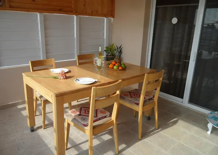 Nissi Area,ground Floor Flat, Free Internet 아파트 *