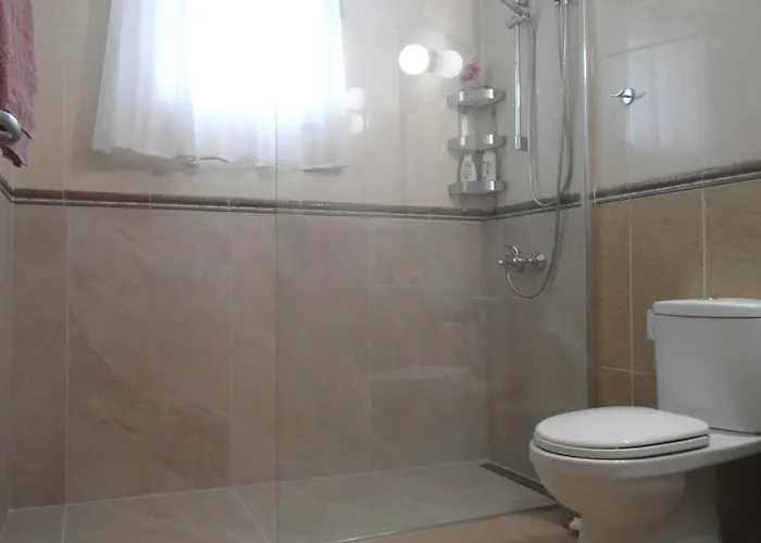 Nissi Area,ground Floor Flat, Free Internet